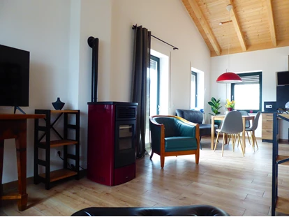 Rollstuhlgerechte Unterkunft - Unterkunftsart: Ferienhaus - Wohnraum, Küche - Ferienhaus Wollinger