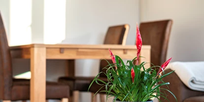 Rollstuhlgerechte Unterkunft - Neumagen-Dhron - Esszimmer, bei Bedarf kann der Tisch gedreht oder Stühle entfernt werden. - Haus Hanghuhn