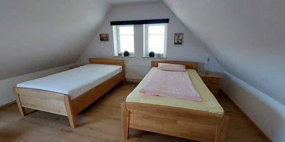 Rollstuhlgerechte Unterkunft - Pflegebett - 2. Schlafzimmer  - Kleine Auszeit Werdum