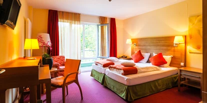Rollstuhlgerechte Unterkunft - Pflegebett - Barrierefreies Zimmer mit TV - Nashira Kurpark Hotel****