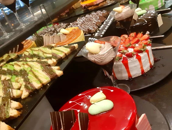 Rollstuhl-Urlaub: Buffet Auswahl - Nashira Kurpark Hotel****