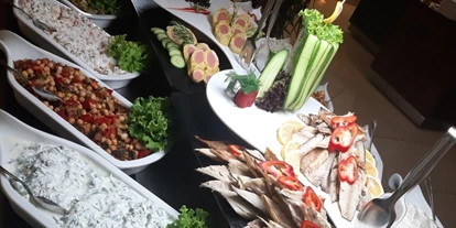 Rollstuhlgerechte Unterkunft - Pflegebett - Buffet des barrierefreien Hotels - Nashira Kurpark Hotel****