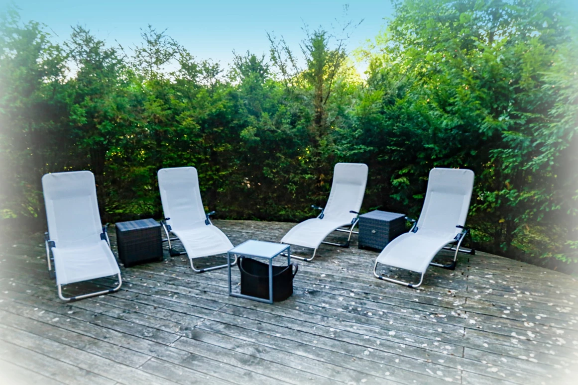 Rollstuhl-Urlaub: Freiluftterasse Sauna - Nashira Kurpark Hotel****