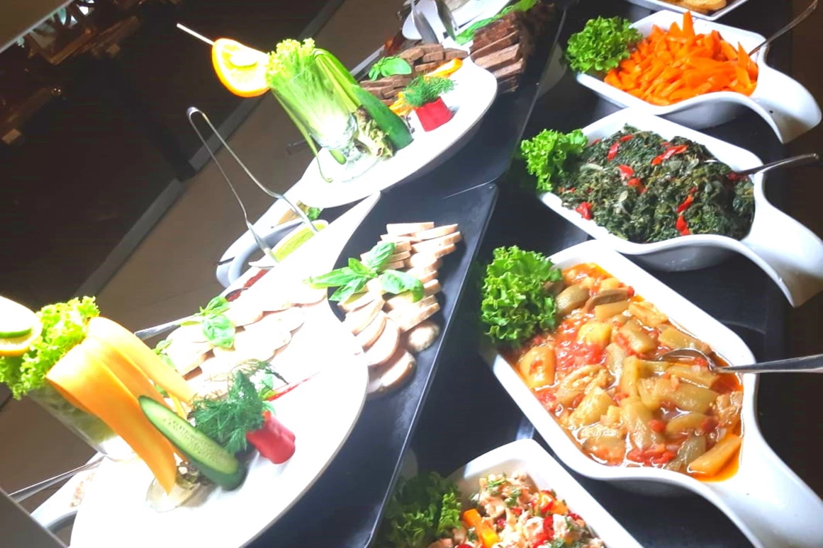 Rollstuhl-Urlaub: Open Buffet Auswahl - Nashira Kurpark Hotel****