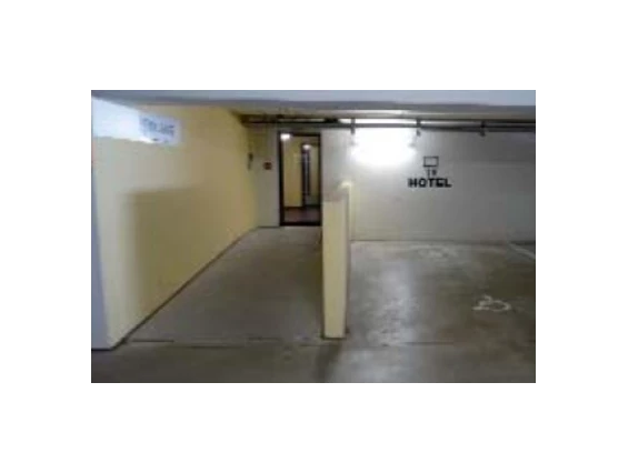 Rollstuhl-Urlaub: Parkplatz für Rollstuhlfahrer - Nashira Kurpark Hotel****