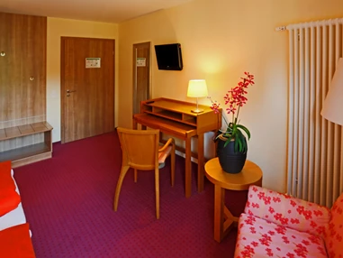 Rollstuhl-Urlaub: Zimmer des behindertengerechten Hotels in Bad Herrenalb - Nashira Kurpark Hotel****