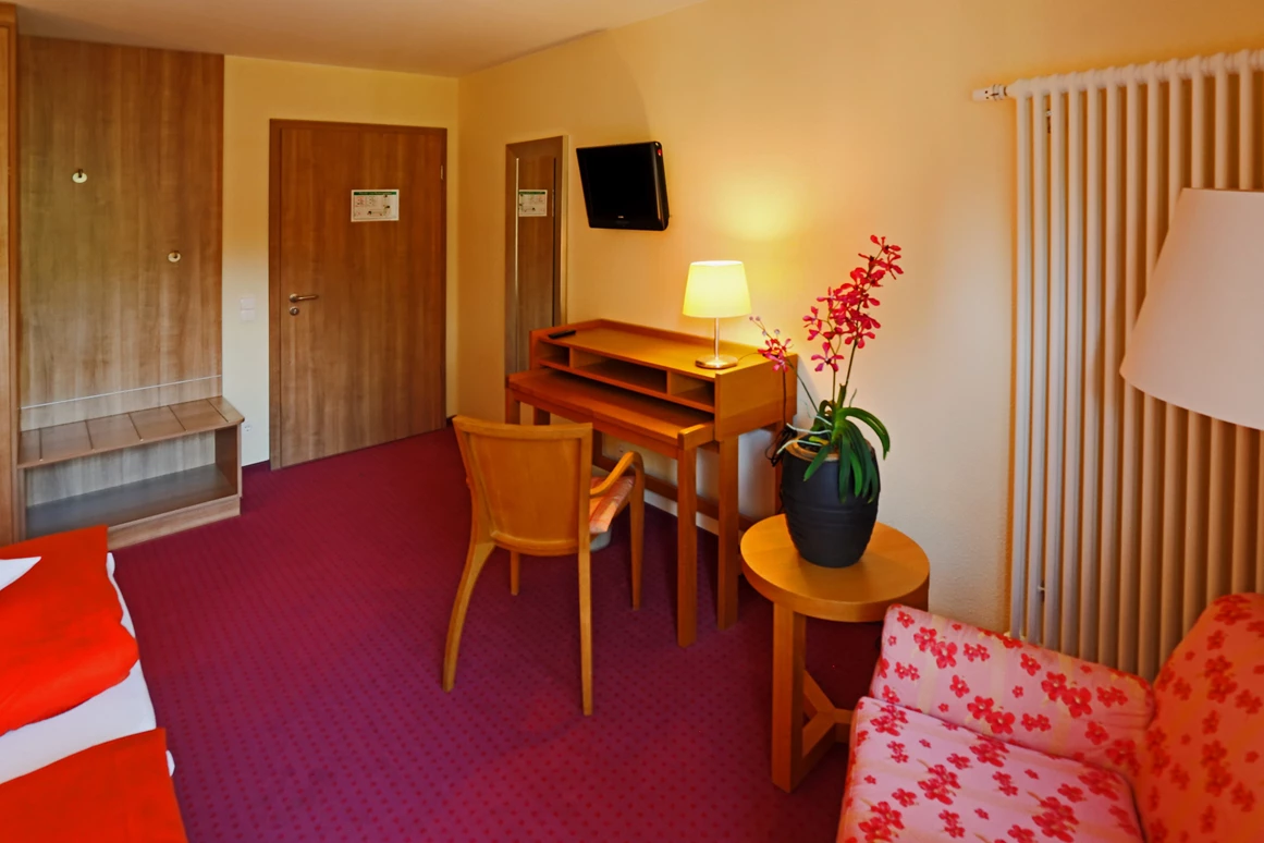 Rollstuhl-Urlaub: Zimmer des behindertengerechten Hotels in Bad Herrenalb - Nashira Kurpark Hotel****