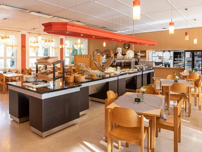 Rollstuhlgerechte Unterkunft - Unterkunftsart: Ferienhaus - Speisesaal - IDA Integrationsdorf Arendsee