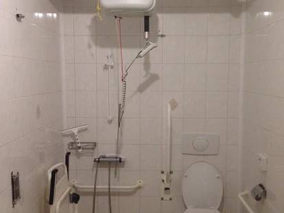 Rollstuhlgerechte Unterkunft - Unterkunftsart: Ferienhaus - Badezimmer Studio-apartment nr4 - DeltaS Appartmani - Rollstuhl und Behindertengerechte Apartments Rab - Kroatien