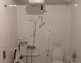 Rollstuhl-Urlaub: Badezimmer Studio-apartment nr4 - DeltaS Appartmani - Rollstuhl und Behindertengerechte Apartments Rab - Kroatien