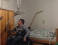 Rollstuhl-Urlaub: Schlaffzimmer Studio-Apartment nr4 - DeltaS Appartmani - Rollstuhl und Behindertengerechte Apartments Rab - Kroatien