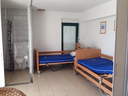 Rollstuhlgerechte Unterkunft - Unterkunftsart: Ferienhaus - Schlaffzimmer Apartment nr8 - DeltaS Appartmani - Rollstuhl und Behindertengerechte Apartments Rab - Kroatien