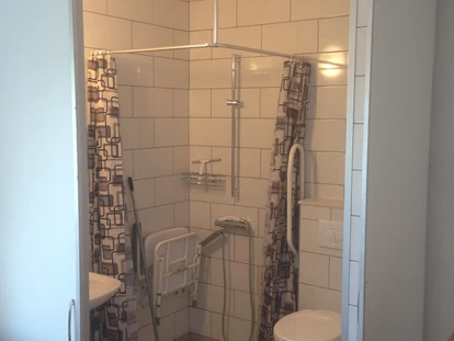 Rollstuhlgerechte Unterkunft - Unterkunftsart: Ferienhaus - Baderzimmer Apartment nr8 - DeltaS Appartmani - Rollstuhl und Behindertengerechte Apartments Rab - Kroatien