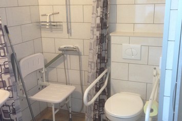 Rollstuhl-Urlaub: Badezimmer Apartment nr8 - DeltaS Appartmani - Rollstuhl und Behindertengerechte Apartments Rab - Kroatien