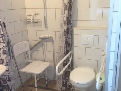 Rollstuhlgerechte Unterkunft - Unterkunftsart: Ferienhaus - Badezimmer Apartment nr8 - DeltaS Appartmani - Rollstuhl und Behindertengerechte Apartments Rab - Kroatien