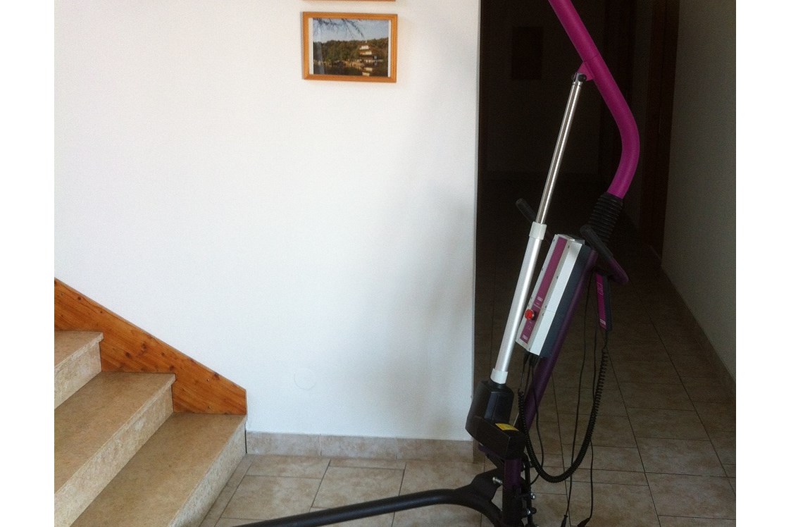 Rollstuhl-Urlaub: Verschiedene Hillfsmittel sind im Haus - DeltaS Appartmani - Rollstuhl und Behindertengerechte Apartments Rab - Kroatien