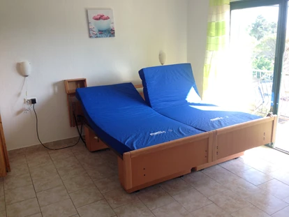 Rollstuhlgerechte Unterkunft - Unterkunftsart: Ferienhaus - Doppel Pflegebett Studio-Apartment nr6 - DeltaS Appartmani - Rollstuhl und Behindertengerechte Apartments Rab - Kroatien