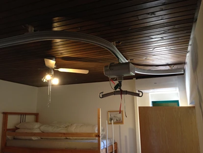 Rollstuhlgerechte Unterkunft - Unterkunftsart: Ferienhaus - Deckenlifter in Studio-Apartment nr4, auch das Bad von dieses Studio-Apartment hat ein Deckenlifter - DeltaS Appartmani - Rollstuhl und Behindertengerechte Apartments Rab - Kroatien