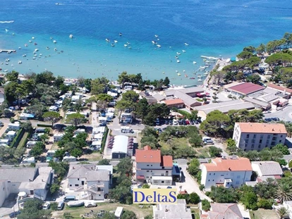 Rollstuhlgerechte Unterkunft - Unterkunftsart: Ferienhaus - DeltaS Appartmani - Dronefoto - DeltaS Appartmani - Rollstuhl und Behindertengerechte Apartments Rab - Kroatien