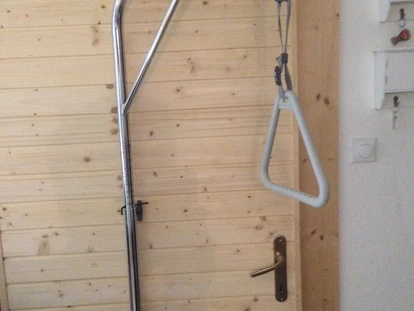 Rollstuhlgerechte Unterkunft - Unterkunftsart: Ferienhaus - Hillfsmittel - DeltaS Appartmani - Rollstuhl und Behindertengerechte Apartments Rab - Kroatien