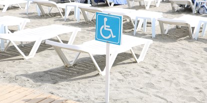 Rollstuhlgerechte Unterkunft - Unterkunftsart: Hotel - Alanya/Antalya - Reservierte Liegen am Strand für rollstuhlfahrer - Grand Kaptan