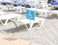 Rollstuhl-Urlaub: Reservierte Liegen am Strand für rollstuhlfahrer - Grand Kaptan