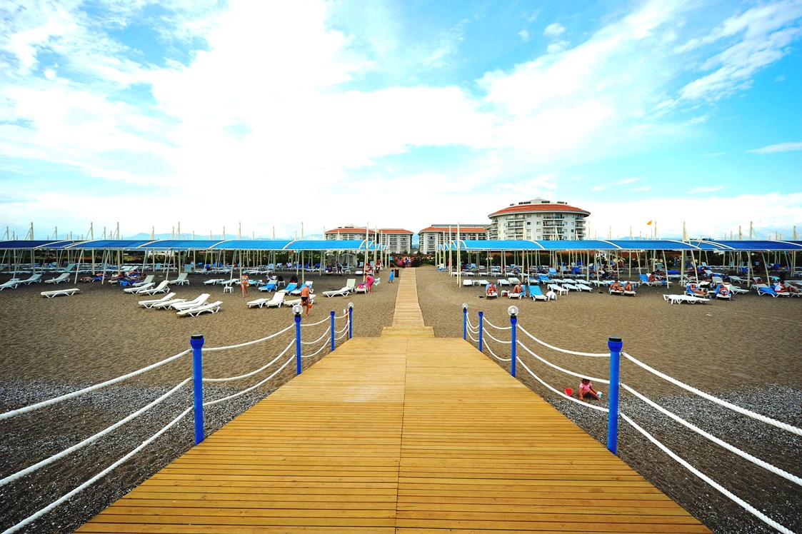 Rollstuhl-Urlaub: Strand - SunConnect Sea World Resort & Spa