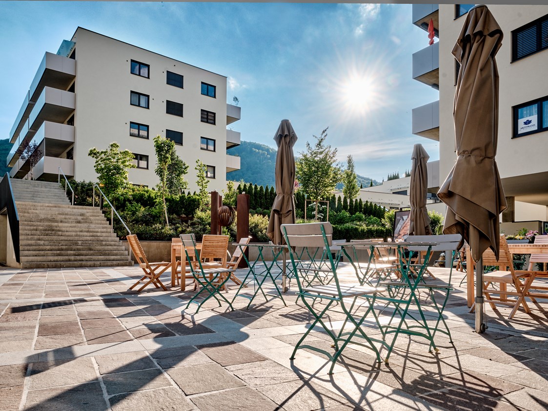 Rollstuhl-Urlaub: Gemeinsamer Platz in der Mitter der Anlage - Kaiserapartments - Wohnpark Graz Gösting
