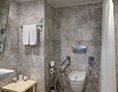 Rollstuhl-Urlaub: Badezimmer - Miracle Resort