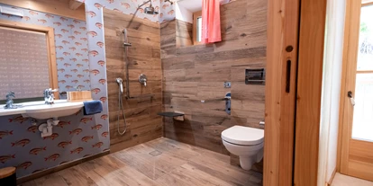 Rollstuhlgerechte Unterkunft - Pflegebett - Wohnung Georg Otto - Badezimmer - Haus Himmelfahrt