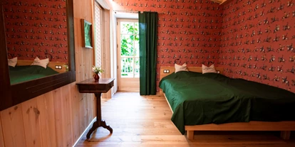 Rollstuhlgerechte Unterkunft - Pflegebett - Wohnung Friedrich - Schlafzimmer - Haus Himmelfahrt